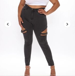 FASHION NOVA 16 Buckle Up Sis Skinny Jeans - Black